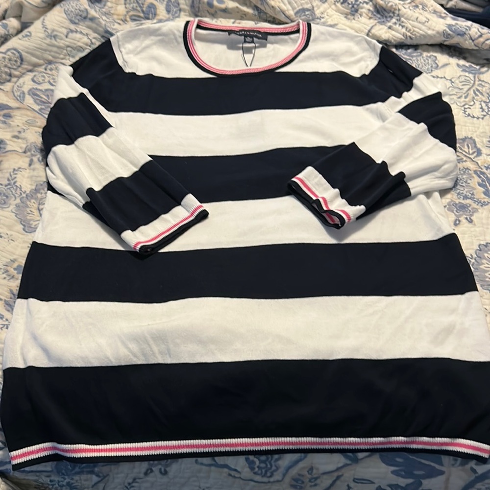 NWT Tommy Hilfiger sweater